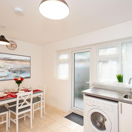 Stunning Four Bedroom House Close To Excel, O2 & Central London With Free Parking 외부 사진
