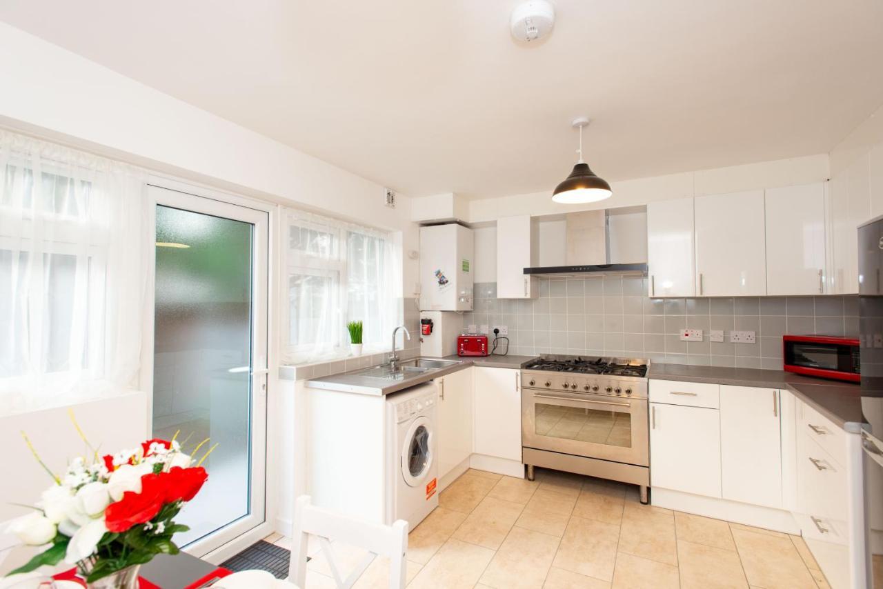 Stunning Four Bedroom House Close To Excel, O2 & Central London With Free Parking 외부 사진