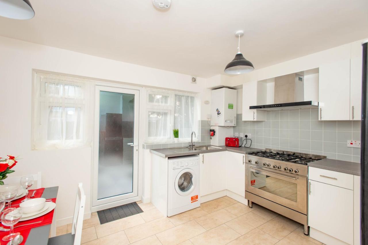 Stunning Four Bedroom House Close To Excel, O2 & Central London With Free Parking 외부 사진