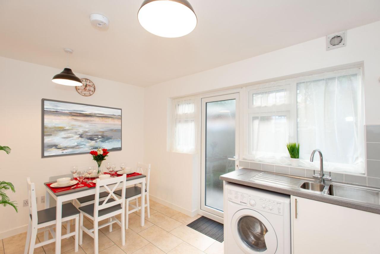 Stunning Four Bedroom House Close To Excel, O2 & Central London With Free Parking 외부 사진